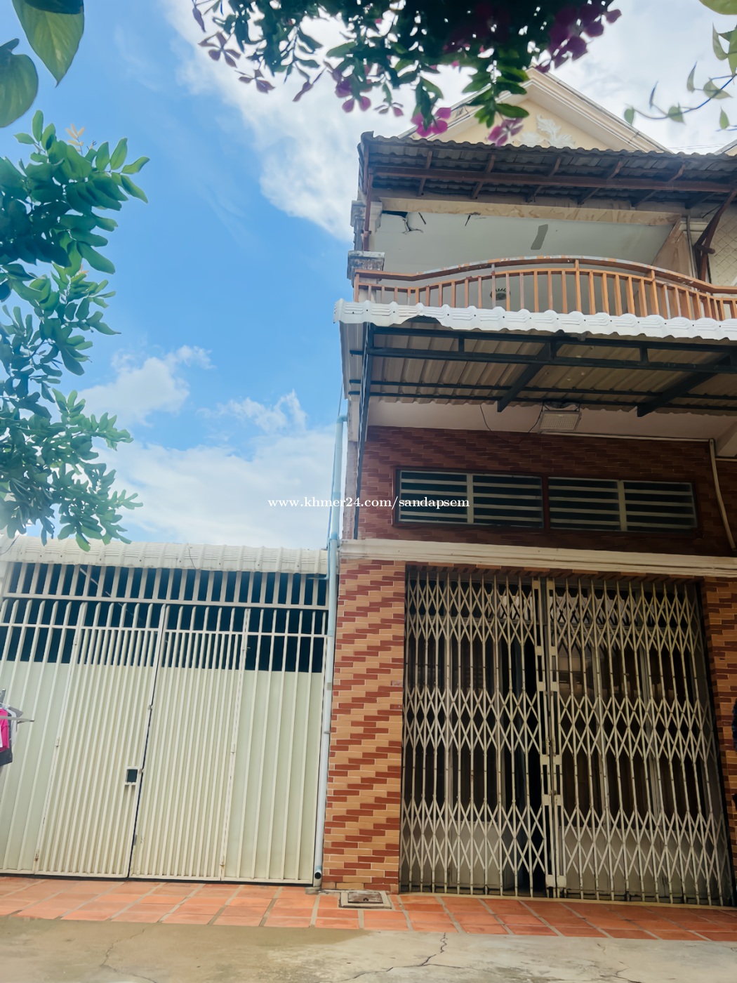 ផ្ទះសំរាប់លក់ ជិតសាលារៀនចំរេីនជាតិ តំលៃ១២មុឺន (ចរចារបាន) ម្ចាស់ផ្ទាល់