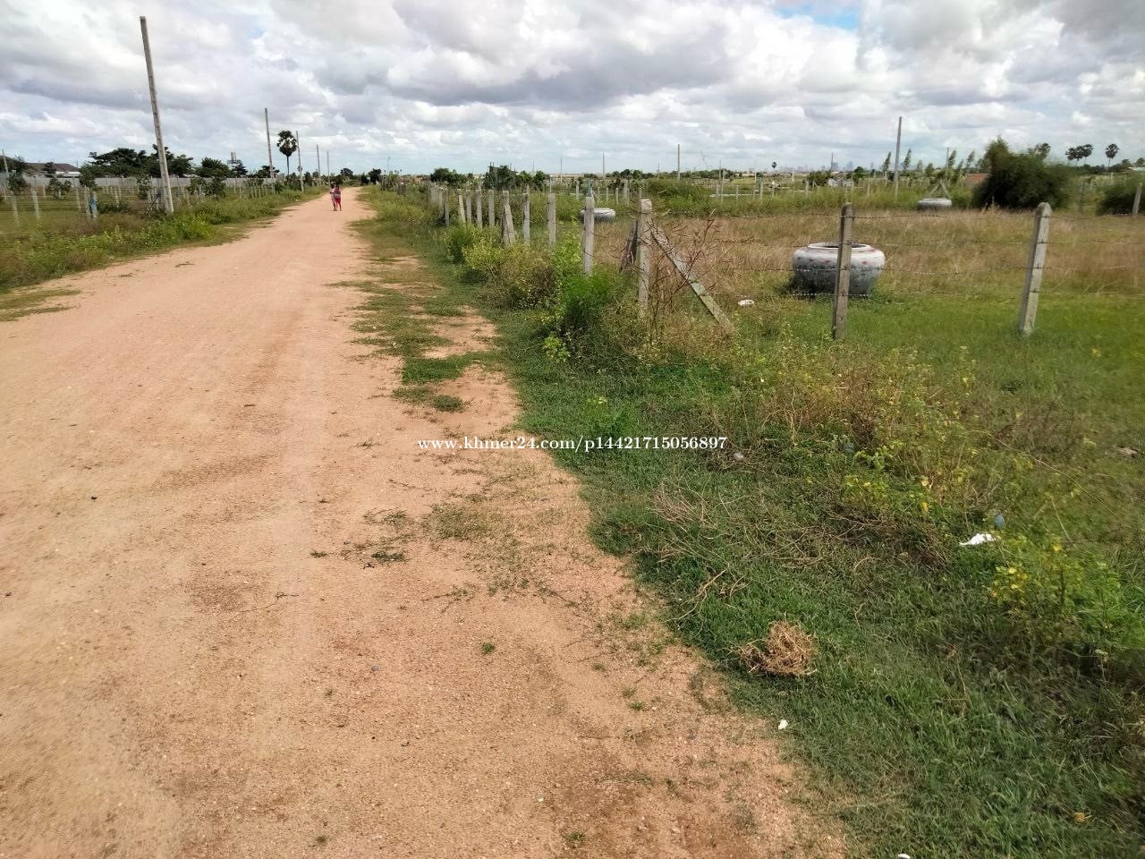 ដីសម្រាប់លក់ 37000$ ចរចារ 10x27