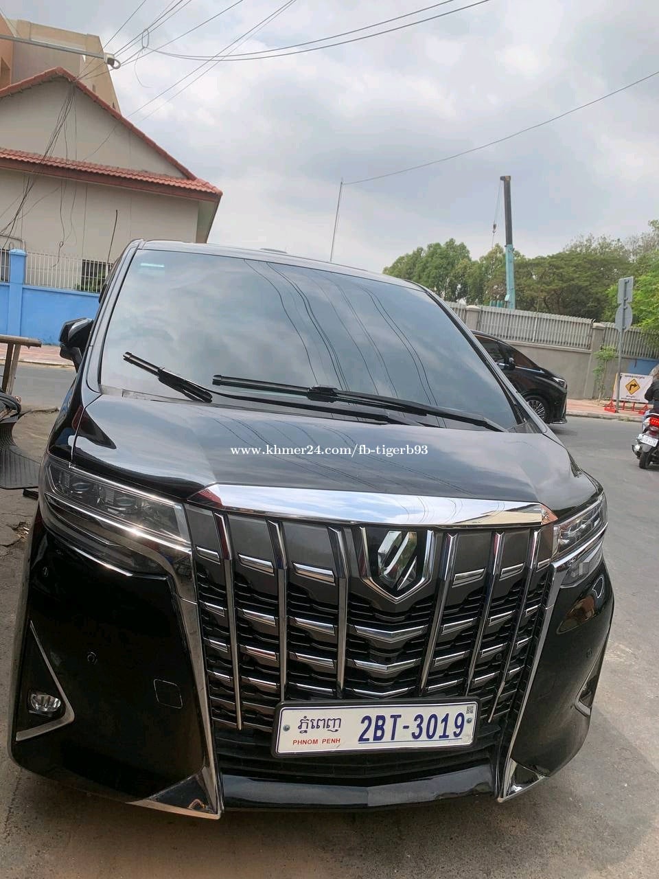 លក់Toyota Alphard 2017 V4ប៉ុង1ទ្វារអូតូដំបូលបើកក្នុងខ្មៅម៉ាសុីននឹងជើងក្រោមនៅដំណើរកា