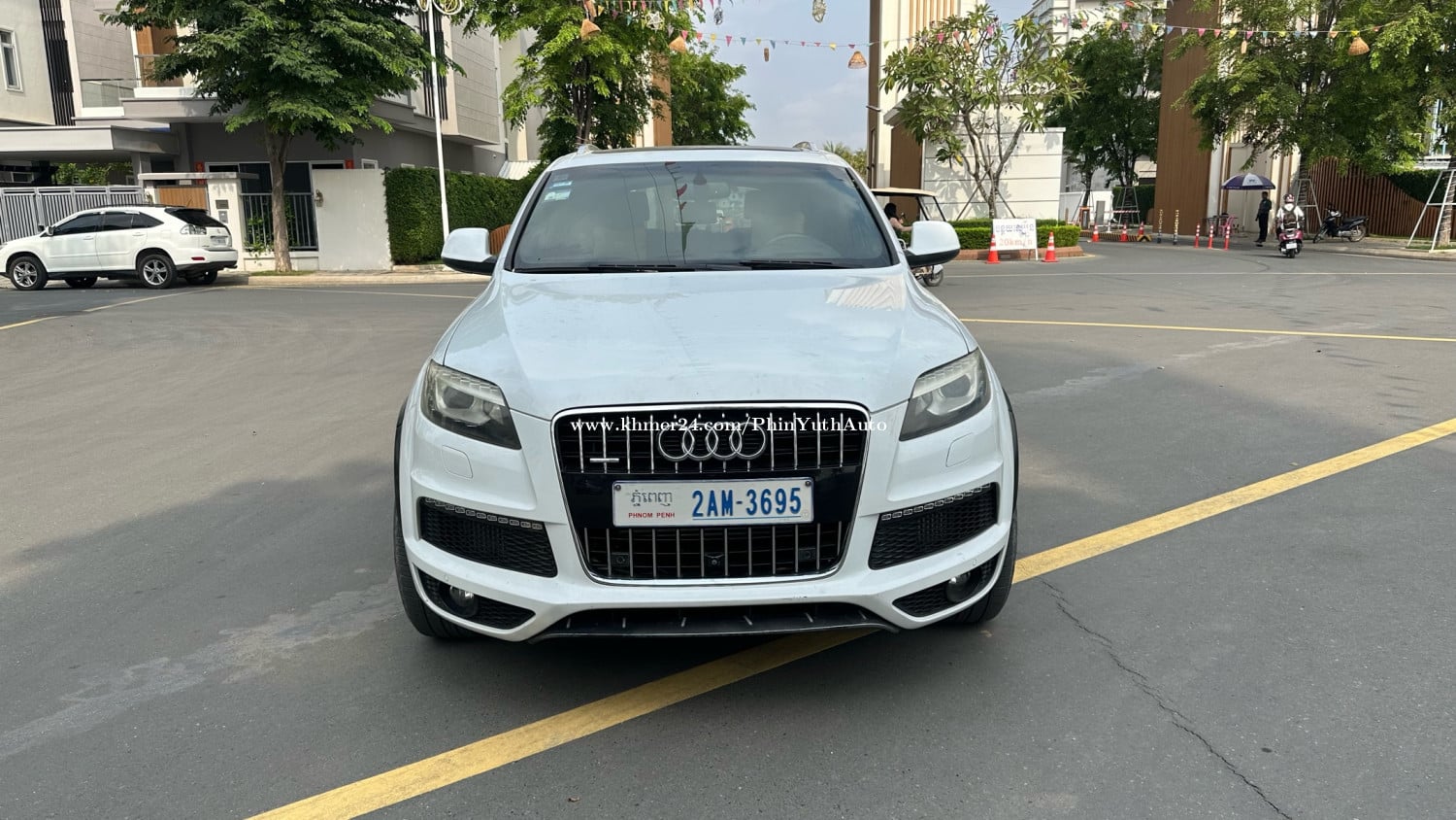 Audi Q7ឆ្នាំ 2013 Full optionម៉ាស៊ូត ដំបូលបើក កៅអីបីជួរ លក់ 14700$ចចារ ចង់បង់រំលោះក៏បាន