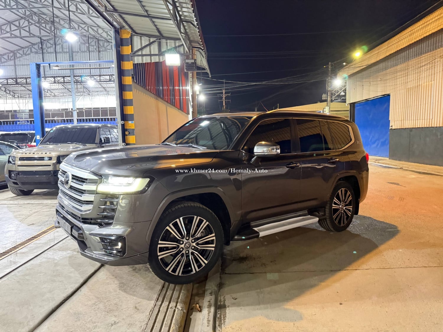 Land Cruiser VX-R 2022 Full Options ( Arab ) • Original paint ( គីឡូតិច ឡាននៅថ្មី Rim 22R original