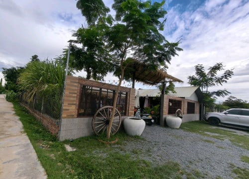 អាហារដ្ឋានសម្រាប់ជួលឬលក់