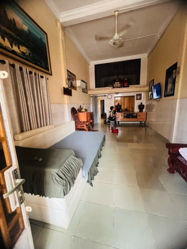 ផ្ទះសំរាប់លក់ ជិតសាលារៀនចំរេីនជាតិ តំលៃ១២មុឺន (ចរចារបាន) ម្ចាស់ផ្ទាល់