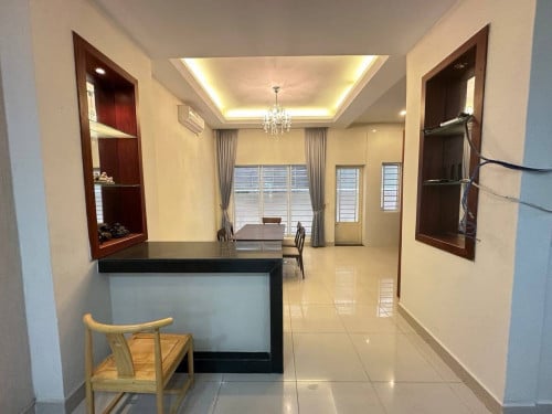 វិឡាភ្លោះសំរាប់លក់បន្ទាន់ ទីតាំងសែនសុខ