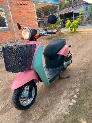 ម៉ូតូលក់ធូរៗថ្មីក្រដាស់ពន្ធ