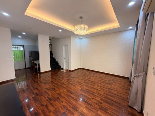 វីឡាកូនកាត់សម្រាប់ជួលនៅ បុរីអារ៉ាតា