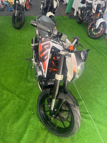 នៅថ្មីម្ចាស់ដេីម