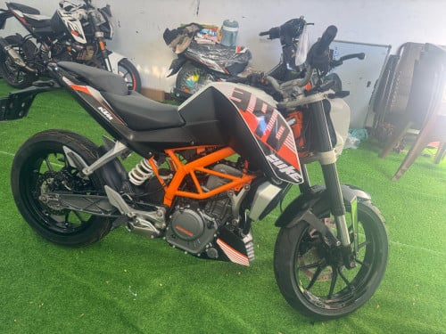 នៅថ្មីម្ចាស់ដេីម