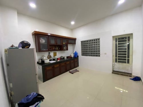 ផ្ទះលក់ទល់មុខផ្សារ មានចំណូលស្រាប់