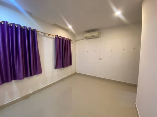 ផ្ទះលក់ទល់មុខផ្សារ មានចំណូលស្រាប់