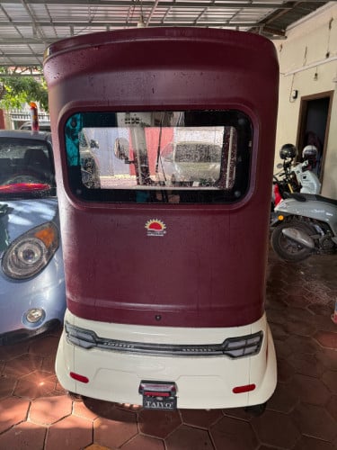 នៅថ្មីច្រើន