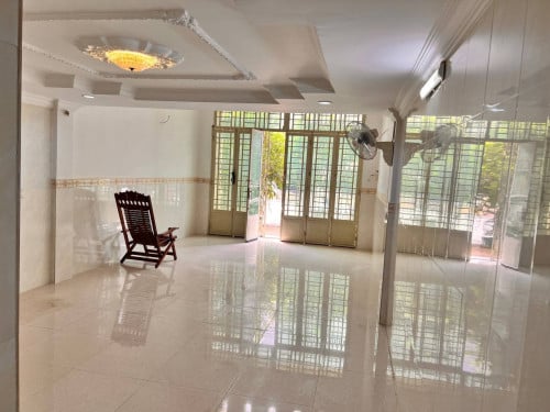 ផ្ទះលក់រឺជួលនៅបូរីរំចេកក្រុងបាត់ដំបងជាប់ផ្លូវធំ(ជិតរង្វង់មូលបូរី)