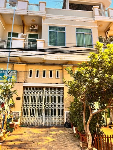 ផ្ទះលក់រឺជួលនៅបូរីរំចេកក្រុងបាត់ដំបងជាប់ផ្លូវធំ(ជិតរង្វង់មូលបូរី)