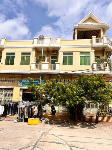 ផ្ទះលក់រឺជួលនៅបូរីរំចេកក្រុងបាត់ដំបងជាប់ផ្លូវធំ(ជិតរង្វង់មូលបូរី)