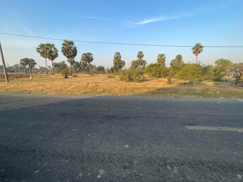 ដីលក់លេីផ្លូវជាតិភូមិទឹកលង ខេត្តកំពង់ស្ពឺ