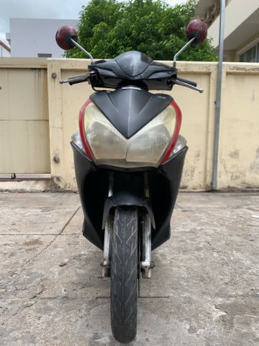 ម៉ូតូលក់​