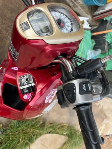 ម៉ូតូលក់ប្រញ៉ាបលុយខ្លាំង