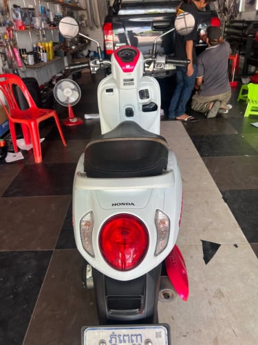 លក់ដូរសេរី