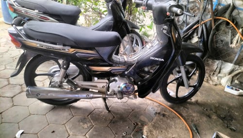 ម៉ូតូលក់ កាត់គ្រី