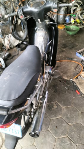 ម៉ូតូលក់ កាត់គ្រី