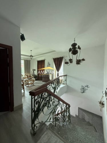 ផ្ទះវីឡាស្រស់ស្អាតដេគ័របែបបារាំង សម្រាប់លក់