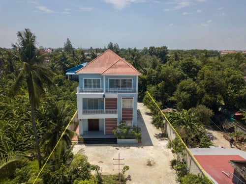 ផ្ទះវីឡាជួល នៅព្រែកឯង