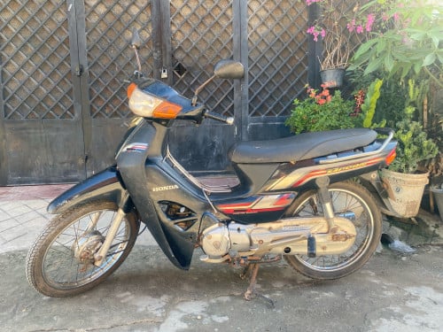 ម៉ូតូ013 មានកាតគ្រីម៉ាសុីនរួចតម្លៃ 730$ចចារ. 017240800. 016903695
