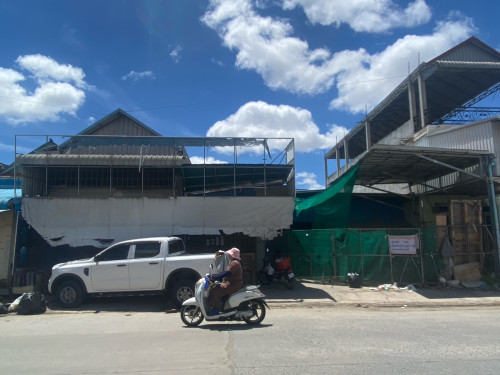 ឃ្លាំងជួលជាប់ជាប់ផ្លូវធំ នៅក្រាំងធ្នង់ 18×35