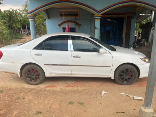 ឡានលក់បន្ទាន់​ឆ្នាំ2003 LE តែមខ្មៅ​ អត់បុក