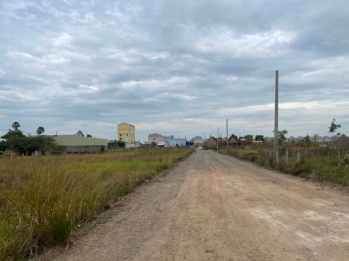 ដីឡូលក់បន្ទាន់ (26000$) ផ្លូវចូលទល់មុខផ្សារព្រែកជ្រៃ