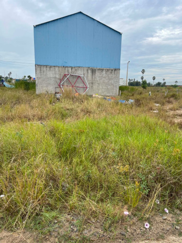 ដីឡូលក់បន្ទាន់ (26000$) ផ្លូវចូលទល់មុខផ្សារព្រែកជ្រៃ