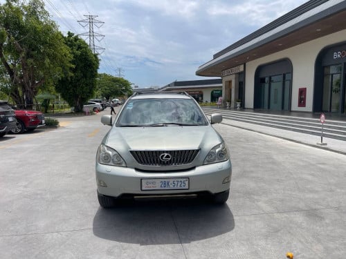 ឡានលក់330 bed option 05 pong2 ឡានថ្មីអត់បុកអត់ច្រេះ100% ទឹកថ្នាំស្រីន95%មហាថ្មី លេងម៉ាញ៉េអេនត្រយ