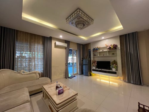 វីឡាភ្លោះកែង ម្ចាស់ផ្ទះប្រញាប់លក់បន្ទាន់! ក្នុងបុរី ប៉េងហួត 371! | House on sale!!
