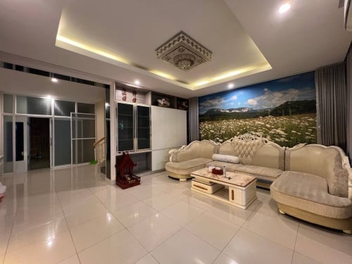 វីឡាភ្លោះកែង ម្ចាស់ផ្ទះប្រញាប់លក់បន្ទាន់! ក្នុងបុរី ប៉េងហួត 371! | House on sale!!