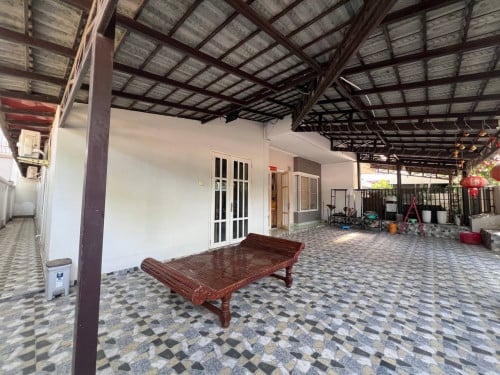 វីឡាភ្លោះកែង ម្ចាស់ផ្ទះប្រញាប់លក់បន្ទាន់! ក្នុងបុរី ប៉េងហួត 371! | House on sale!!