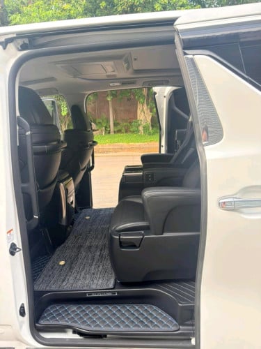 មហាថ្មីAlphard 2019 Executive Lounge full option ឡានប្រើផ្ទាល់ខ្លួន