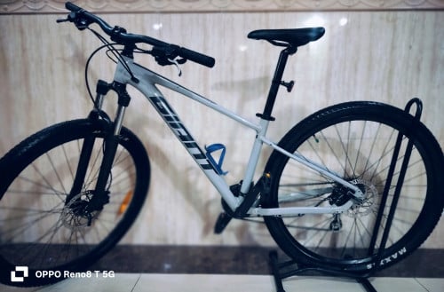 * Giant Talon 2 (នៅថ្មី 95%)