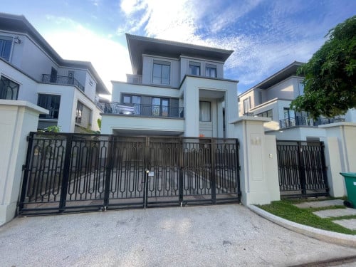 វីឡាឃ្វីនII សម្រាប់លក់ | QUEEN II FOR SALE (បុរីជីបម៉ុង ហ្គ្រេនភ្នំពេញសុីធី)