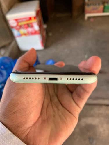 លក់ iPhone 11 មានស្កែន
