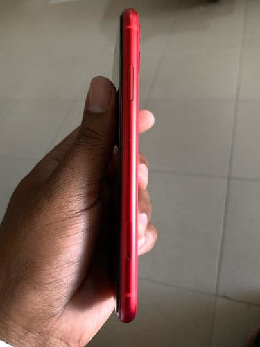 លក់ iPhone 11 64gb មានស្កែន