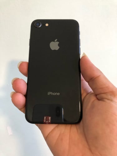 លក់iPhone 8 សាណុំសុីន ណែន ស្កេន ថ្ម82$ 64g នៅស្អាត អត់ចប់អីទាំងអស់