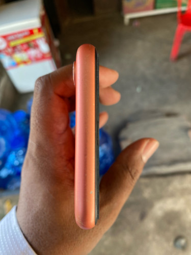 លក់ iPhone XR អេក្រង់ស៊ីន