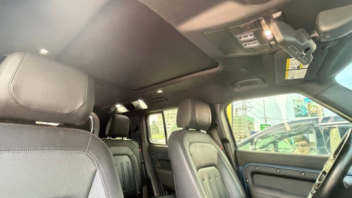 រថយន្តមួយទឹក Land Rover Defender110 , ឆ្នាំ2022 តួររថយន្តនៅស្អាតថ្មីមួយជុំ