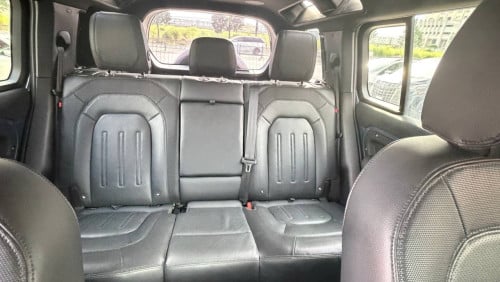 រថយន្តមួយទឹក Land Rover Defender110 , ឆ្នាំ2022 តួររថយន្តនៅស្អាតថ្មីមួយជុំ