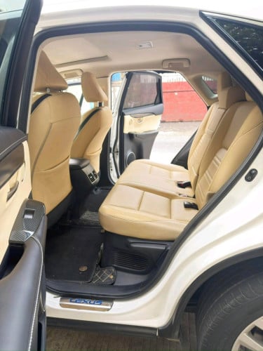 ធានាឡាន គ្មានកន្លែងទាស់Lexus Nx 200T 2016 Luxury ប៉ុង2 Button 5 ម្ចាស់ដេីម