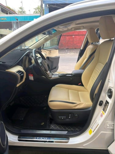 ធានាឡាន គ្មានកន្លែងទាស់Lexus Nx 200T 2016 Luxury ប៉ុង2 Button 5 ម្ចាស់ដេីម