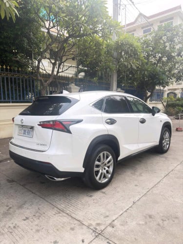 ធានាឡាន គ្មានកន្លែងទាស់Lexus Nx 200T 2016 Luxury ប៉ុង2 Button 5 ម្ចាស់ដេីម