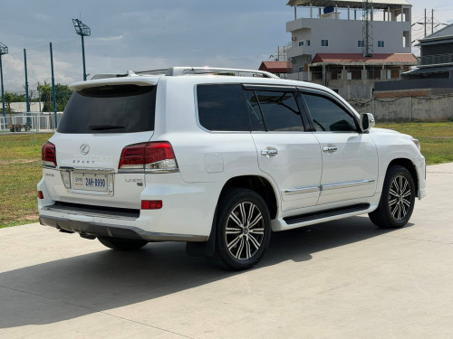 ឡានលក់ LX570 full option USA
