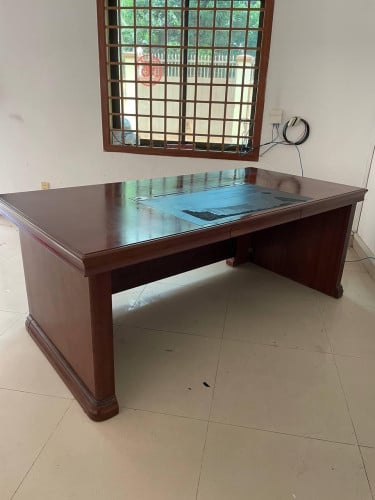 តុប្រធាន តម្លៃធូរធូរ