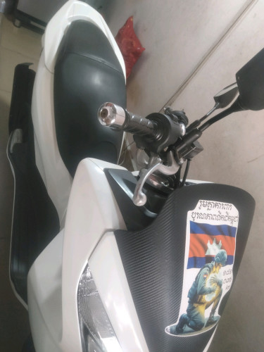 លក់ម៉ូតូ pcx 2015 នៅស្អាតមិនលាន់មិនហុយ